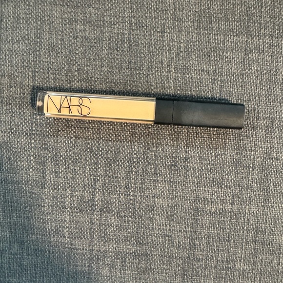 NARS Concealer - Picture 2 of 4